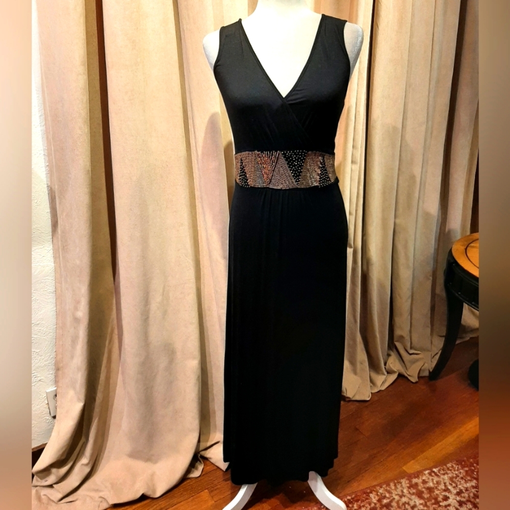 Design 365 Elegant Black Maxi Dress